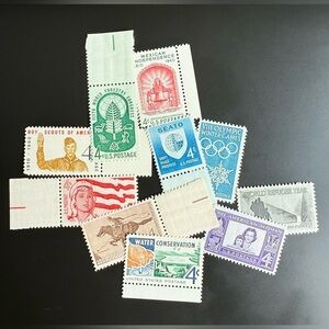 GROUP 10 MINT NEVER HINGED 1960s COMMEMORATIVE STAMPS - GREAT FOR YOUNGSTERS